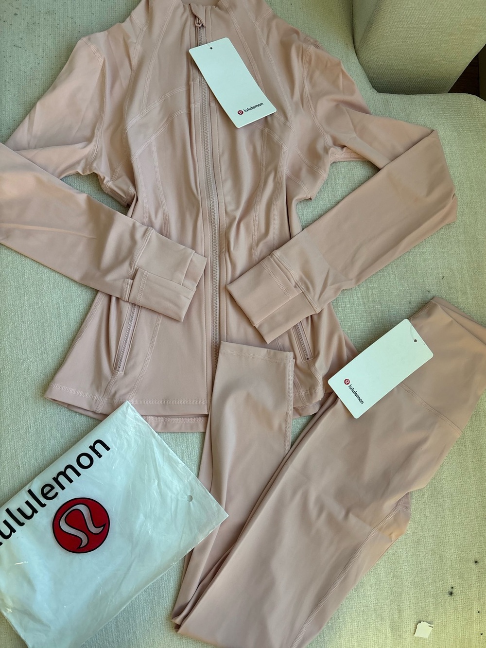 lululemon athletica Women's strawberry milkshake define Jacket & Leggings Set